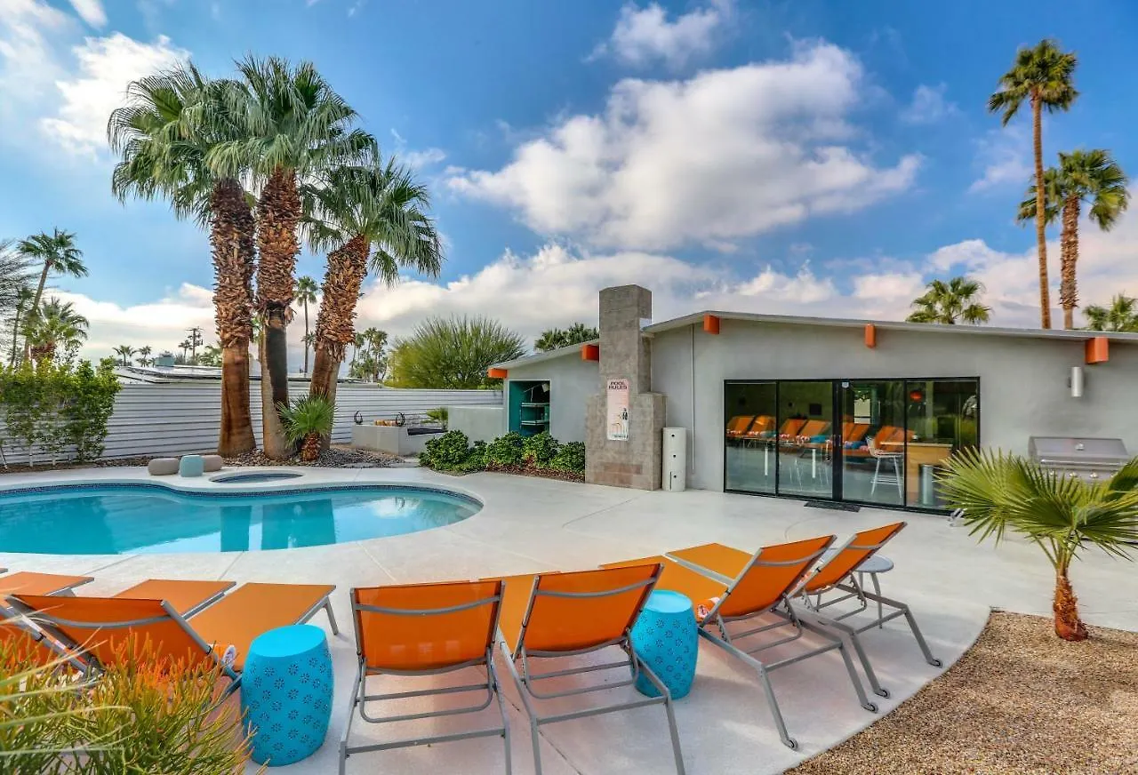 Iconic Mid-Century Modern Vacation Home With Pool! Palm Springs Holiday home